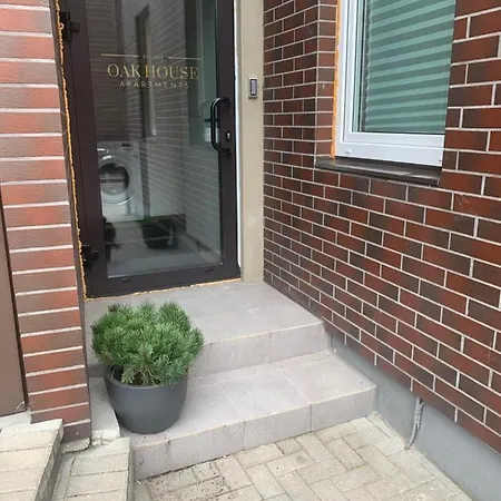 Oak House 4*