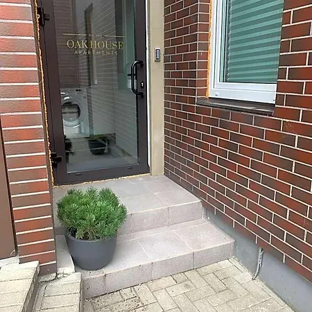 Oak House 4*